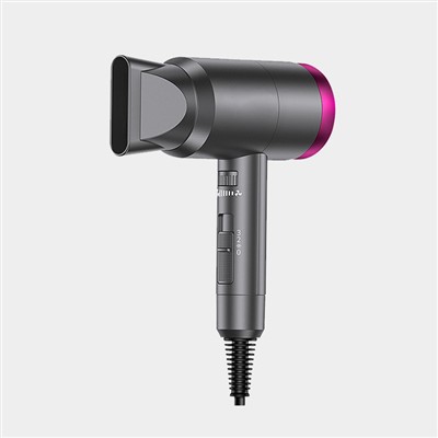 Výkonný akumulátorový mini fén